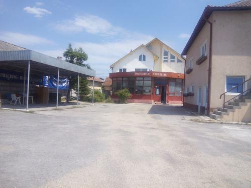 Cladiri si teren Valcea