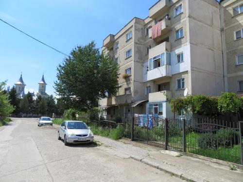 Apartament 3 camere Loc Savinesti