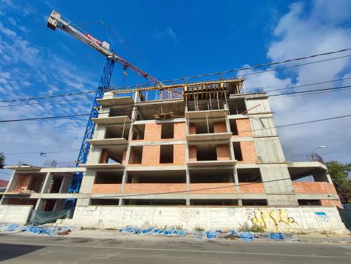 Bloc de locuinte nefinalizat cu regim de înălțime  S+P+3E+4R 